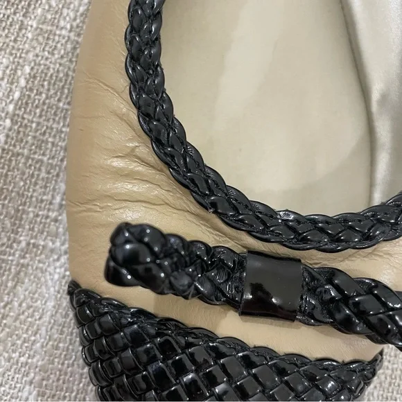 Tahari Leather TA Voyage Tan and Black Two-Toned Ballet Flat Shoes Size 7M - Picture 4 of 7